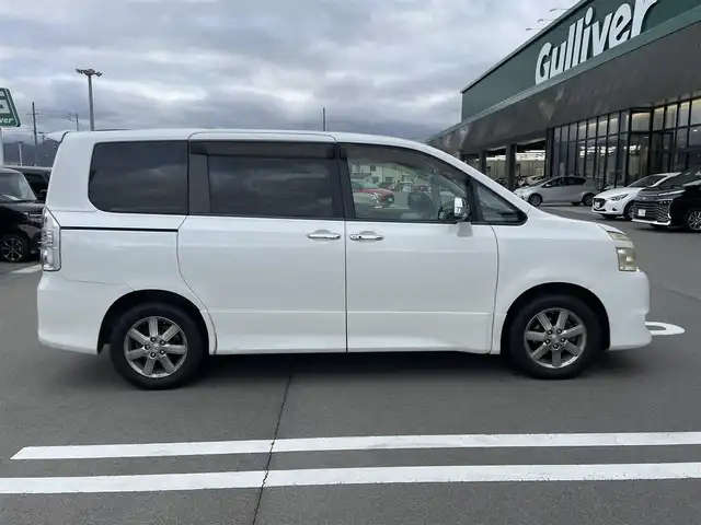 トヨタ ヴォクシー ZS 煌Ⅱ 長野県 2010(平22)年 14.1万km ホワイトパールクリスタルシャイン ４ＷＤ/純正HDDナビ/ＣＤ・ＤＶＤ再生/フルセグＴＶ/Bluetooth Audio/バックカメラ/両側パワースライドドア/HIDライト/オートライト/スマートキーx2/プッシュスタート/ＥＴＣ/ウィンカードアミラー/純正16インチアルミ