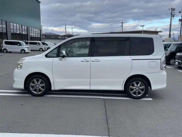 トヨタ ヴォクシー ZS 煌Ⅱ 長野県 2010(平22)年 14.1万km ホワイトパールクリスタルシャイン ４ＷＤ/純正HDDナビ/ＣＤ・ＤＶＤ再生/フルセグＴＶ/Bluetooth Audio/バックカメラ/両側パワースライドドア/HIDライト/オートライト/スマートキーx2/プッシュスタート/ＥＴＣ/ウィンカードアミラー/純正16インチアルミ