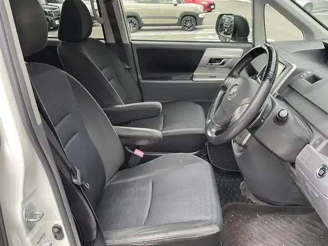 トヨタ ヴォクシー ZS 煌Ⅱ 長野県 2010(平22)年 14.1万km ホワイトパールクリスタルシャイン ４ＷＤ/純正HDDナビ/ＣＤ・ＤＶＤ再生/フルセグＴＶ/Bluetooth Audio/バックカメラ/両側パワースライドドア/HIDライト/オートライト/スマートキーx2/プッシュスタート/ＥＴＣ/ウィンカードアミラー/純正16インチアルミ