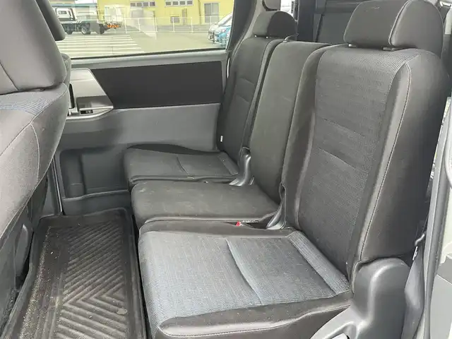 トヨタ ヴォクシー ZS 煌Ⅱ 長野県 2010(平22)年 14.1万km ホワイトパールクリスタルシャイン ４ＷＤ/純正HDDナビ/ＣＤ・ＤＶＤ再生/フルセグＴＶ/Bluetooth Audio/バックカメラ/両側パワースライドドア/HIDライト/オートライト/スマートキーx2/プッシュスタート/ＥＴＣ/ウィンカードアミラー/純正16インチアルミ