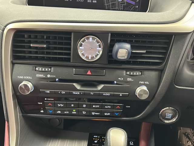 レクサス ＲＸ 200t Fスポーツ 道央・札幌 2017(平29)年 5.8万km グラファイトブラックガラスフレーク ・4WD/・純正ナビ/フルセグTV/DVD/CD/SD/BT/・パノラミックビューモニター/・ドライブレコーダー/・パワーバックドア/・プリクラッシュセーフティ/・レーダークルーズコントロール/・レーンキーピングアシスト/・ブラインドスポットモニター/・インテリジェントクリアランスソナー/・ヘッドアップディスプレイ/・パドルシフト/・オートマチックハイビーム/・ステアリングヒーター/・レザーシート/・前席シートヒーター/ベンチレーション/・横滑り防止/・アイドリングストップ/・LEDヘッドライト/・LEDフォグ/・ビルトインETC/・プッシュスタート/・スマートキー/・電格ミラー/・ミラーヒーター/・シーケンシャルウインカー/・夏タイヤ純正20インチAW積込