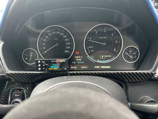 ＢＭＷ ３２０ｄ ブルーパフォーマンス ツーリング Mスポーツ 京都府 2013(平25)年 6万km 白 〇プッシュスタート/〇純正フルエアロ/〇バックカメラ/〇クルーズコントロール/〇純正ナビ/〇RECAROシート