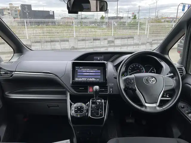 トヨタ エスクァイア Xi 大阪府 2015(平27)年 12.3万km ブラック (株)IDOMが運営する【じしゃロン堺店】の自社ローン専用車両になります。/こちらは現金またはオートローンご利用時の価格です。自社ローンご希望の方は別途その旨お申付け下さい