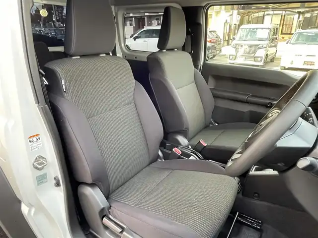 スズキ ジムニー シエラ JC 愛知県 2023(令5)年 1.1万km ピュアホワイトP AIS検査済み/社外CDオーディオ/クルーズコントロール/スズキセーフティー/SUZUKIグリル/スマートキー/オートライト/マッドフラップ/純正フロアマット/ETC