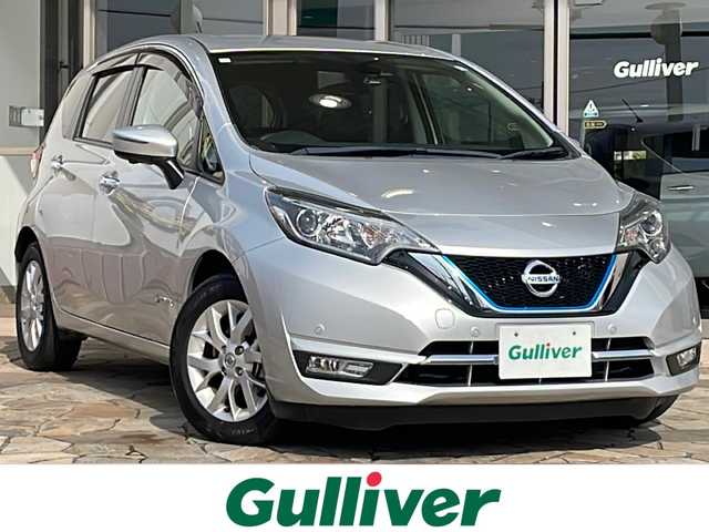 日産 ノート e－パワー メダリスト 静岡県 2017(平29)年 4.7万km ブリリアントシルバー 【主要装備】/純正ナビ　/アラウンドビューモニター　/CD/DVD/Blu-ray/Bluetooth/ハーフレザーシート　/ステアリングスイッチ　/ＥＴＣ　/スマートキー　/プッシュスタート　/ＬＥＤヘッドライト　/プリクラッシュセーフティ　/クリアランスソナー　/横滑り防止機能/純正15インチアルミホイール