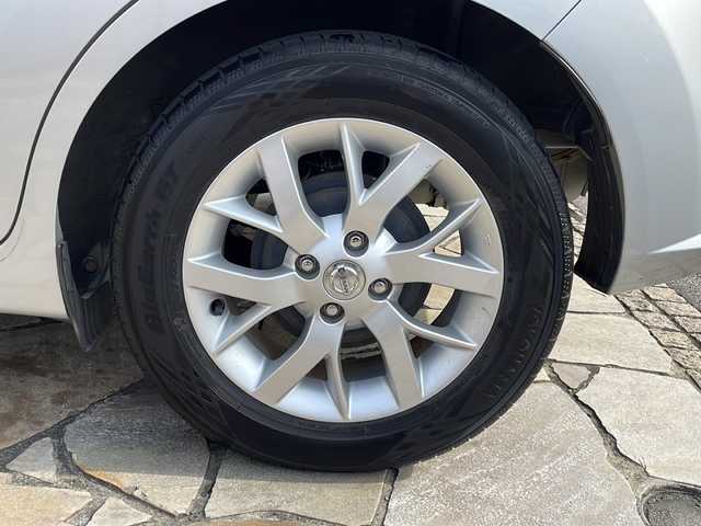 日産 ノート e－パワー メダリスト 静岡県 2017(平29)年 4.7万km ブリリアントシルバー 【主要装備】/純正ナビ　/アラウンドビューモニター　/CD/DVD/Blu-ray/Bluetooth/ハーフレザーシート　/ステアリングスイッチ　/ＥＴＣ　/スマートキー　/プッシュスタート　/ＬＥＤヘッドライト　/プリクラッシュセーフティ　/クリアランスソナー　/横滑り防止機能/純正15インチアルミホイール