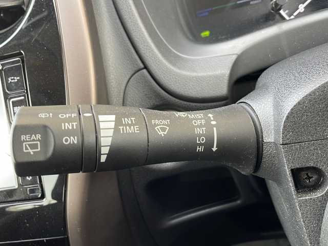 日産 ノート e－パワー メダリスト 静岡県 2017(平29)年 4.7万km ブリリアントシルバー 【主要装備】/純正ナビ　/アラウンドビューモニター　/CD/DVD/Blu-ray/Bluetooth/ハーフレザーシート　/ステアリングスイッチ　/ＥＴＣ　/スマートキー　/プッシュスタート　/ＬＥＤヘッドライト　/プリクラッシュセーフティ　/クリアランスソナー　/横滑り防止機能/純正15インチアルミホイール