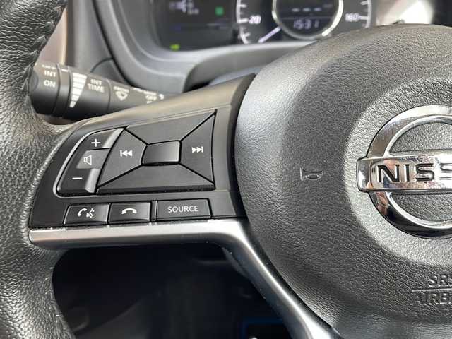日産 ノート e－パワー メダリスト 静岡県 2017(平29)年 4.7万km ブリリアントシルバー 【主要装備】/純正ナビ　/アラウンドビューモニター　/CD/DVD/Blu-ray/Bluetooth/ハーフレザーシート　/ステアリングスイッチ　/ＥＴＣ　/スマートキー　/プッシュスタート　/ＬＥＤヘッドライト　/プリクラッシュセーフティ　/クリアランスソナー　/横滑り防止機能/純正15インチアルミホイール