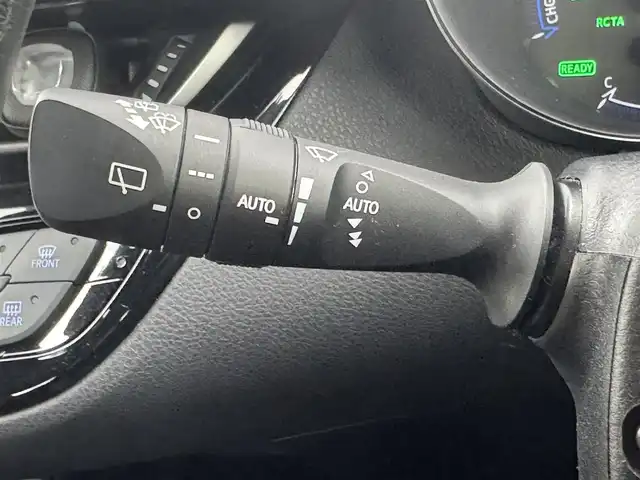 トヨタ Ｃ－ＨＲ G 愛知県 2018(平30)年 8.2万km ホワイトパールクリスタルシャイン 純正９インチナビ　/（フルセグ／ＢＴ／ＣＤ／ＤＶＤ）　/レーダークルーズコントロール　/バックモニター　/ブラインドスポットモニター　/衝突軽減システム /コーナーセンサー　/レーンキープアシスト　/ハーフレザーシート（ブラック）/前席シートヒーター　/ドライブレコーダー /ETC /純正AW