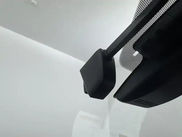 トヨタ Ｃ－ＨＲ G 愛知県 2018(平30)年 8.2万km ホワイトパールクリスタルシャイン 純正９インチナビ　/（フルセグ／ＢＴ／ＣＤ／ＤＶＤ）　/レーダークルーズコントロール　/バックモニター　/ブラインドスポットモニター　/衝突軽減システム /コーナーセンサー　/レーンキープアシスト　/ハーフレザーシート（ブラック）/前席シートヒーター　/ドライブレコーダー /ETC /純正AW