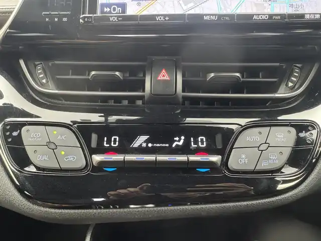 トヨタ Ｃ－ＨＲ G 愛知県 2018(平30)年 8.2万km ホワイトパールクリスタルシャイン 純正９インチナビ　/（フルセグ／ＢＴ／ＣＤ／ＤＶＤ）　/レーダークルーズコントロール　/バックモニター　/ブラインドスポットモニター　/衝突軽減システム /コーナーセンサー　/レーンキープアシスト　/ハーフレザーシート（ブラック）/前席シートヒーター　/ドライブレコーダー /ETC /純正AW