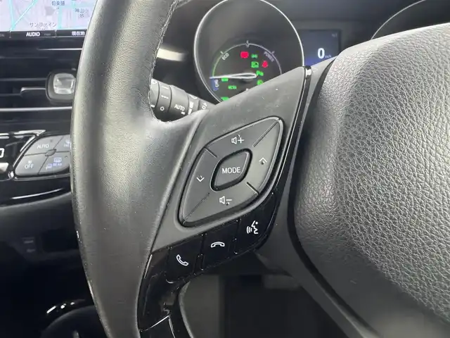 トヨタ Ｃ－ＨＲ G 愛知県 2018(平30)年 8.2万km ホワイトパールクリスタルシャイン 純正９インチナビ　/（フルセグ／ＢＴ／ＣＤ／ＤＶＤ）　/レーダークルーズコントロール　/バックモニター　/ブラインドスポットモニター　/衝突軽減システム /コーナーセンサー　/レーンキープアシスト　/ハーフレザーシート（ブラック）/前席シートヒーター　/ドライブレコーダー /ETC /純正AW