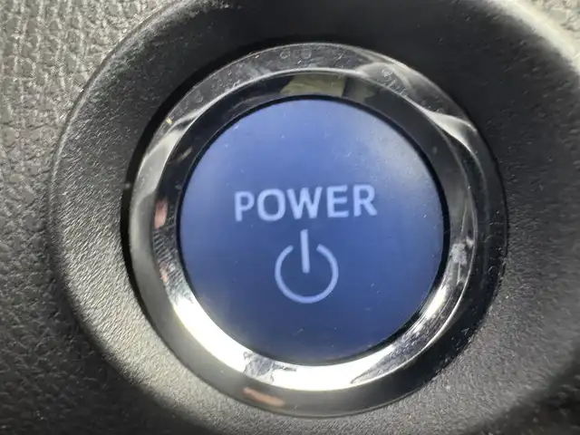 トヨタ Ｃ－ＨＲ G 愛知県 2018(平30)年 8.2万km ホワイトパールクリスタルシャイン 純正９インチナビ　/（フルセグ／ＢＴ／ＣＤ／ＤＶＤ）　/レーダークルーズコントロール　/バックモニター　/ブラインドスポットモニター　/衝突軽減システム /コーナーセンサー　/レーンキープアシスト　/ハーフレザーシート（ブラック）/前席シートヒーター　/ドライブレコーダー /ETC /純正AW