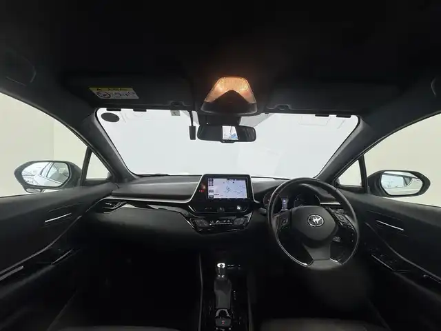 トヨタ Ｃ－ＨＲ G 愛知県 2018(平30)年 8.2万km ホワイトパールクリスタルシャイン 純正９インチナビ　/（フルセグ／ＢＴ／ＣＤ／ＤＶＤ）　/レーダークルーズコントロール　/バックモニター　/ブラインドスポットモニター　/衝突軽減システム /コーナーセンサー　/レーンキープアシスト　/ハーフレザーシート（ブラック）/前席シートヒーター　/ドライブレコーダー /ETC /純正AW