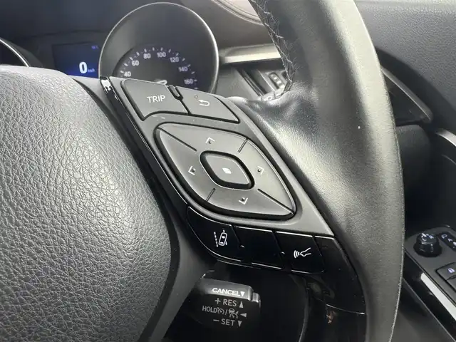 トヨタ Ｃ－ＨＲ G 愛知県 2018(平30)年 8.2万km ホワイトパールクリスタルシャイン 純正９インチナビ　/（フルセグ／ＢＴ／ＣＤ／ＤＶＤ）　/レーダークルーズコントロール　/バックモニター　/ブラインドスポットモニター　/衝突軽減システム /コーナーセンサー　/レーンキープアシスト　/ハーフレザーシート（ブラック）/前席シートヒーター　/ドライブレコーダー /ETC /純正AW