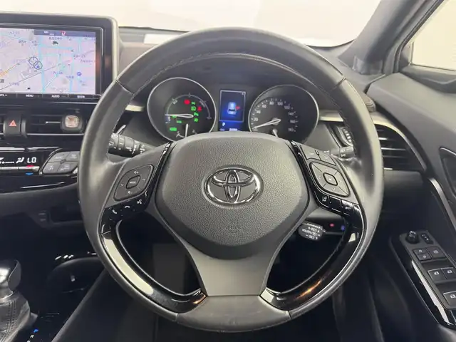 トヨタ Ｃ－ＨＲ G 愛知県 2018(平30)年 8.2万km ホワイトパールクリスタルシャイン 純正９インチナビ　/（フルセグ／ＢＴ／ＣＤ／ＤＶＤ）　/レーダークルーズコントロール　/バックモニター　/ブラインドスポットモニター　/衝突軽減システム /コーナーセンサー　/レーンキープアシスト　/ハーフレザーシート（ブラック）/前席シートヒーター　/ドライブレコーダー /ETC /純正AW