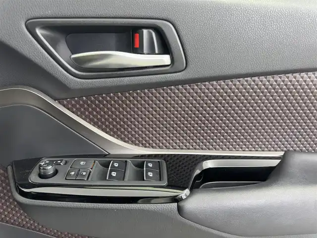 トヨタ Ｃ－ＨＲ G 愛知県 2018(平30)年 8.2万km ホワイトパールクリスタルシャイン 純正９インチナビ　/（フルセグ／ＢＴ／ＣＤ／ＤＶＤ）　/レーダークルーズコントロール　/バックモニター　/ブラインドスポットモニター　/衝突軽減システム /コーナーセンサー　/レーンキープアシスト　/ハーフレザーシート（ブラック）/前席シートヒーター　/ドライブレコーダー /ETC /純正AW