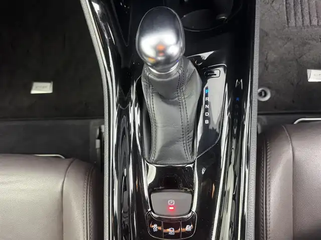 トヨタ Ｃ－ＨＲ G 愛知県 2018(平30)年 8.2万km ホワイトパールクリスタルシャイン 純正９インチナビ　/（フルセグ／ＢＴ／ＣＤ／ＤＶＤ）　/レーダークルーズコントロール　/バックモニター　/ブラインドスポットモニター　/衝突軽減システム /コーナーセンサー　/レーンキープアシスト　/ハーフレザーシート（ブラック）/前席シートヒーター　/ドライブレコーダー /ETC /純正AW
