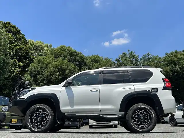 トヨタ ランドクルーザー プラド TX Lパッケージ 東京都 2020(令2)年 5.7万km ホワイトパールクリスタルシャイン アルパイン製9インチナビ/Bluetooothオーディオ/フルセグTV/DVD再生/ビルトインETC/ルーフレール(黒)/・・・・・・・・・・・・・・・・・・・・・・・/構造変更申請済み/全長503cm×全幅200cm×全高198cm/・・・・・・・・・・・・・・・・・・・・・・・/BLITZ製車高調/DAMPER ZZ-R/LIFT UPモデル/ARB INTENSITY SOLIS(LEDフォグランプ)/ARB GMEアンテナ/ARB グリルガード一体型バンパー/JAOSマッドガード/KADDISサイドステップ/KADDISフューエルリッドプロテクター/ガナドールマフラー/ボンネットプロテクター/オーバーフェンダー/IPFバックランプ600