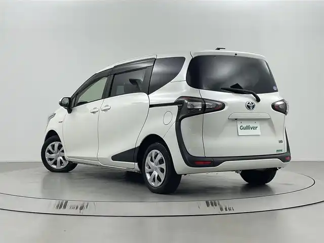 トヨタ シエンタ ハイブリッド G クエロ 埼玉県 2018(平30)年 5.4万km ホワイトパールクリスタルシャイン 純正ナビ/(Bluetooth/CD/DVD/AM/FM)/地デジフルセグ/バックカメラ/ETC/両側パワースライドドア/オートマチックハイビーム/衝突軽減ブレーキ/車線逸脱警報/先行車発進お知らせ機能/ドライブモードセレクト/プッシュスタート/ステアリングリモコン/ウィンカーミラー/フロントフォグランプ/社外フロアマット/純正ドアバイザー