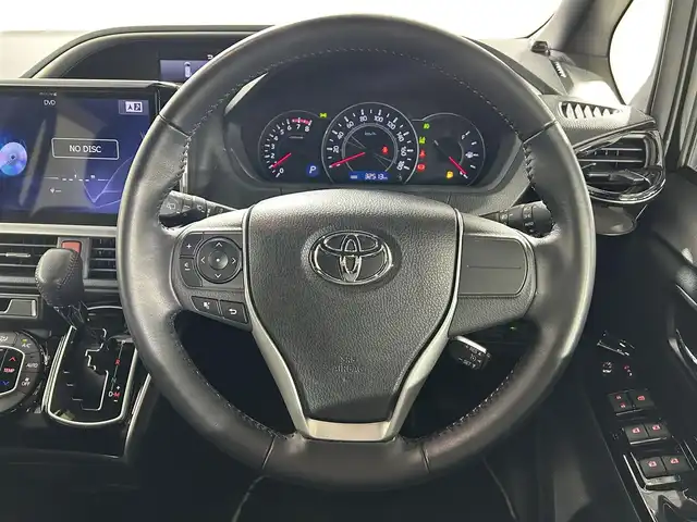 トヨタ ヴォクシー ZS 煌 佐賀県 2018(平30)年 3.3万km 黒 社外アルパイン製11インチナビ【EX11Z】/【フルセグTV.CD.DVD.Bluetooth】/社外アルパイン製12.8インチフリップダウンモニター/モデリスタエアロ/衝突被害軽減システム/バックカメラ/クルーズコントロール/クリアランスソナー/オートライト/オートマチックハイビーム/車線逸脱防止警報/前方ドライブレコーダー/ビルトインETC/LEDヘッドライト/両側パワースライドドア/ウォークスルー/ISOFIX対応シート/後席サンシェード/シートバックテーブル/フォグライト/ステアリングスイッチ/純正フロアマット/純正16インチアルミホイール