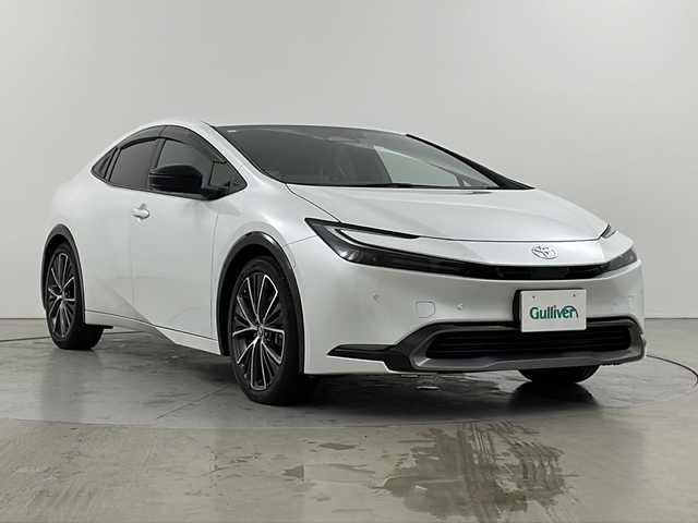 トヨタ プリウス Z 道央・札幌 2023(令5)年 1.8万km プラチナホワイトパールマイカ ・4WD/寒冷地仕様/ハイブリッド/・トヨタセーフティセンス/・レーダークルーズコントロール/・ディスプレイサイズは12.3インチ/・パノラミックビューモニター/・Bluetooth/USB/フルセグTV/・パワーバックドア /・純正エンジンスターター/・LEDオートライト/オートハイビーム/・レザー(合皮）シート/D席パワーシートメモリー付/・シートヒーター/ベンチレーション/・ステアリングヒーター/ETC2.0/・AC100V1500W/置くだけ充電/・保証書/取扱説明書