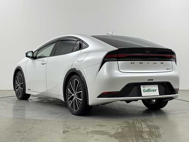 トヨタ プリウス Z 道央・札幌 2023(令5)年 1.8万km プラチナホワイトパールマイカ ・4WD/寒冷地仕様/ハイブリッド/・トヨタセーフティセンス/・レーダークルーズコントロール/・ディスプレイサイズは12.3インチ/・パノラミックビューモニター/・Bluetooth/USB/フルセグTV/・パワーバックドア /・純正エンジンスターター/・LEDオートライト/オートハイビーム/・レザー(合皮）シート/D席パワーシートメモリー付/・シートヒーター/ベンチレーション/・ステアリングヒーター/ETC2.0/・AC100V1500W/置くだけ充電/・保証書/取扱説明書