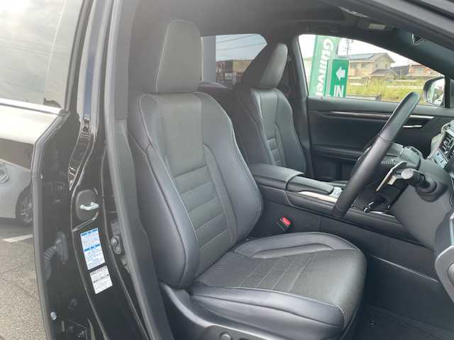 レクサス ＲＸ 450h Fスポーツ 三重県 2021(令3)年 3.2万km ブラック メーカーオプション/・マークレビンソンプレミアムサラウンドサウンド/・パノラミックビューモニター/・ムーンルーフ/・後席電動格納シート/・後席シートヒーター/・おくだけ充電/・アクセサリーコンセント/セーフティシステムプラス/・プリクラッシュセーフティ/・レーントレーシングアシスト/・オートマチックハイビーム/・レーダークルーズコントロール/・ロードサインアシスト/・先行車発進告知機能/パーキングサポートブレーキ/ブラインドスポットモニター/4WD/純正12.3型ナビ/フルセグTV/【CD/DVD/BD/SD/BT/USB/Miracast】/ビルトインETC2.0/前後ドライブレコーダー/カラーヘッドアップディスプレイ/デジタルインナーミラー/レザーシート/全席パワーシート/全席シートヒーター/D/N席シートベンチレーション/ステアリングヒーター/パワーバックドア/オートライト/角型三眼LEDヘッドランプ/LEDシーケンシャルターンランプ/LEDフロントフォグランプ/235/55R20インチ純正AW/プッシュスタート/スマートキー/カードキー/スペアキー/純正フロアマット