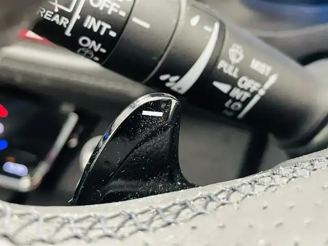 ホンダ ヴェゼル ハイブリッド X 福島県 2016(平28)年 6万km ホワイトオーキッドパール ＡＬＰＩＮＥスタイル　/・ＡＬＰＩＮＥフルエアロ　/・ＡＬＰＩＮＥナビ　/・ＡＬＰＩＮＥ後席モニター　/・ＡＬＰＩＮＥウーハー/・ＡＬＰＩＮＥシートカバー　/・ＡＬＰＩＮＥウッドコンビステアリング/クルーズコントロール　/車高調　/バックカメラ/電子パーキング/・ブレーキホールド/ステアリングスイッチ/プッシュスタート/・スマートキー/LEDライト/・オートライト/・フォグライト/バイザー/フロアマット