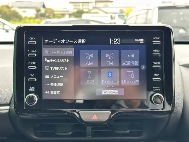 トヨタ ヤリス ハイブリッド Z 宮城県 2020(令2)年 10万km ホワイトパールクリスタルシャイン セーフティセンス/・プリクラッシュセーフティ/・レーダークルーズコントロール/・レーントレーシングアシスト/・オートマチックハイビーム/クリアランスソナー/パーキングサポートブレーキ/ロードサインアシスト/ディスプレイオーディオ/・Bluetooth/・AppleCarPlay/AndroidAuto/・フルセグTV/バックカメラ/ビルトインETC/シートヒーター/革巻きステアリング/ステアリングスイッチ/LEDヘッドランプ/オートライト/スマートキー＆プッシュスタート/スペアキー1本/電動格納ミラー/純正フロアマット/ドアバイザー/W/サイド/カーテンエアバッグ
