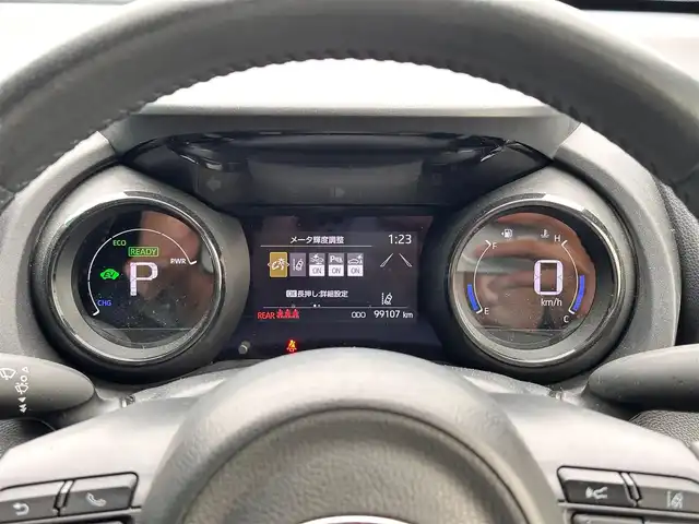 トヨタ ヤリス ハイブリッド Z 宮城県 2020(令2)年 10万km ホワイトパールクリスタルシャイン セーフティセンス/・プリクラッシュセーフティ/・レーダークルーズコントロール/・レーントレーシングアシスト/・オートマチックハイビーム/クリアランスソナー/パーキングサポートブレーキ/ロードサインアシスト/ディスプレイオーディオ/・Bluetooth/・AppleCarPlay/AndroidAuto/・フルセグTV/バックカメラ/ビルトインETC/シートヒーター/革巻きステアリング/ステアリングスイッチ/LEDヘッドランプ/オートライト/スマートキー＆プッシュスタート/スペアキー1本/電動格納ミラー/純正フロアマット/ドアバイザー/W/サイド/カーテンエアバッグ
