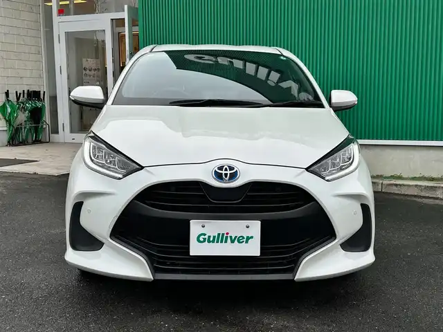 トヨタ ヤリス ハイブリッド Z 宮城県 2020(令2)年 10万km ホワイトパールクリスタルシャイン セーフティセンス/・プリクラッシュセーフティ/・レーダークルーズコントロール/・レーントレーシングアシスト/・オートマチックハイビーム/クリアランスソナー/パーキングサポートブレーキ/ロードサインアシスト/ディスプレイオーディオ/・Bluetooth/・AppleCarPlay/AndroidAuto/・フルセグTV/バックカメラ/ビルトインETC/シートヒーター/革巻きステアリング/ステアリングスイッチ/LEDヘッドランプ/オートライト/スマートキー＆プッシュスタート/スペアキー1本/電動格納ミラー/純正フロアマット/ドアバイザー/W/サイド/カーテンエアバッグ