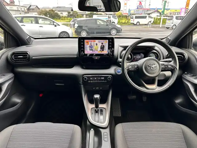 トヨタ ヤリス ハイブリッド Z 宮城県 2020(令2)年 10万km ホワイトパールクリスタルシャイン セーフティセンス/・プリクラッシュセーフティ/・レーダークルーズコントロール/・レーントレーシングアシスト/・オートマチックハイビーム/クリアランスソナー/パーキングサポートブレーキ/ロードサインアシスト/ディスプレイオーディオ/・Bluetooth/・AppleCarPlay/AndroidAuto/・フルセグTV/バックカメラ/ビルトインETC/シートヒーター/革巻きステアリング/ステアリングスイッチ/LEDヘッドランプ/オートライト/スマートキー＆プッシュスタート/スペアキー1本/電動格納ミラー/純正フロアマット/ドアバイザー/W/サイド/カーテンエアバッグ