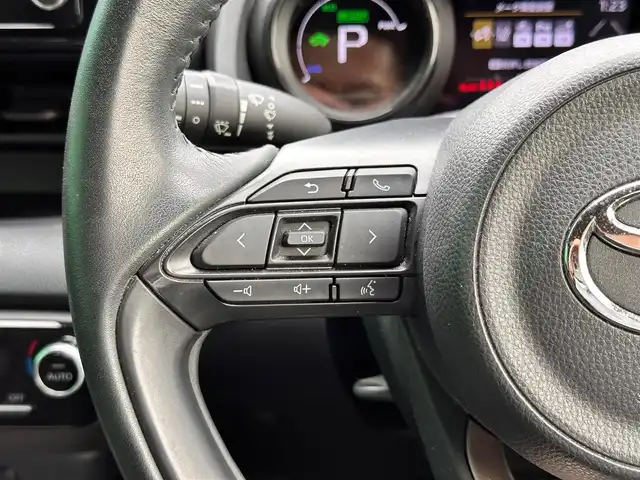 トヨタ ヤリス ハイブリッド Z 宮城県 2020(令2)年 10万km ホワイトパールクリスタルシャイン セーフティセンス/・プリクラッシュセーフティ/・レーダークルーズコントロール/・レーントレーシングアシスト/・オートマチックハイビーム/クリアランスソナー/パーキングサポートブレーキ/ロードサインアシスト/ディスプレイオーディオ/・Bluetooth/・AppleCarPlay/AndroidAuto/・フルセグTV/バックカメラ/ビルトインETC/シートヒーター/革巻きステアリング/ステアリングスイッチ/LEDヘッドランプ/オートライト/スマートキー＆プッシュスタート/スペアキー1本/電動格納ミラー/純正フロアマット/ドアバイザー/W/サイド/カーテンエアバッグ