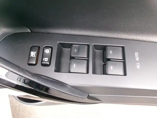 トヨタ オーリス 150X Sパッケージ 群馬県 2018(平30)年 1.8万km ホワイトパールクリスタルシャイン ワンオーナー/社外メモリーナビ・ワンセグTV/　(MDV-L404W)/Toyota Safety Sense C/純正LEDヘッドライト/純正16インチアルミホイール/レインクリアリングブルーミラー/リモコンEGスターター/　(LEDアンサーバックタイプ)/スマートキー＆プッシュスタート/インテリアイルミネーション/社外ETC/R1.2.3.5.7年記録簿/保証書＆取説
