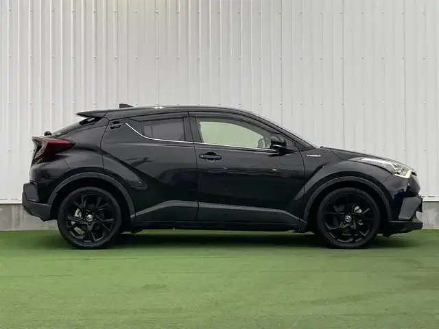 トヨタ Ｃ－ＨＲ G モード ネロ 香川県 2019(平31)年 5.6万km ブラックマイカ 登録時走行距離：55714km/純正SDナビゲーション/【AM/FM/フルセグ/Bluetooth/HDMI/CD/DVD】/トヨタセーフティセンス/→プリクラッシュセーフティシステム/→LDA（レーンディパーチャーアラート）/→レーダークルーズコントロール/→AHB（オートハイビーム）/シートヒーター（前席）/コーナーセンサー（前後）/ビルトインETC/LEDオートライト/LEDフォグランプ/オートホールド付きブレーキ/ドライブレコーダー/純正18インチアルミホイール/純正フロアマット/スペアキー/スマートキー/プッシュスタート
