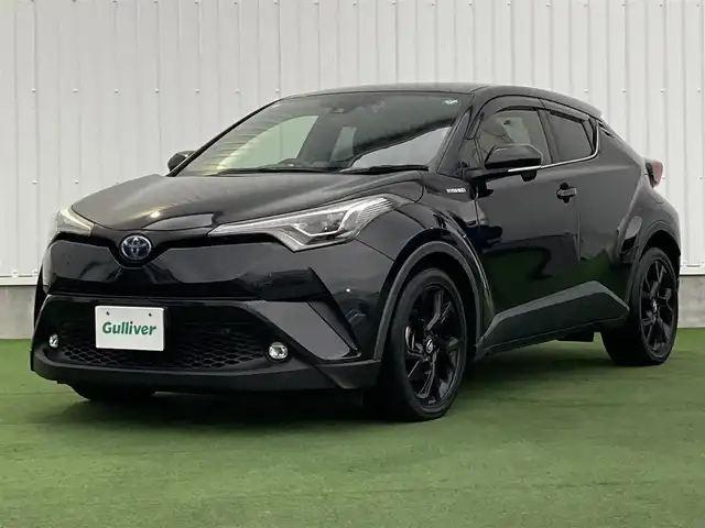 トヨタ Ｃ－ＨＲ G モード ネロ 香川県 2019(平31)年 5.6万km ブラックマイカ 登録時走行距離：55714km/純正SDナビゲーション/【AM/FM/フルセグ/Bluetooth/HDMI/CD/DVD】/トヨタセーフティセンス/→プリクラッシュセーフティシステム/→LDA（レーンディパーチャーアラート）/→レーダークルーズコントロール/→AHB（オートハイビーム）/シートヒーター（前席）/コーナーセンサー（前後）/ビルトインETC/LEDオートライト/LEDフォグランプ/オートホールド付きブレーキ/ドライブレコーダー/純正18インチアルミホイール/純正フロアマット/スペアキー/スマートキー/プッシュスタート