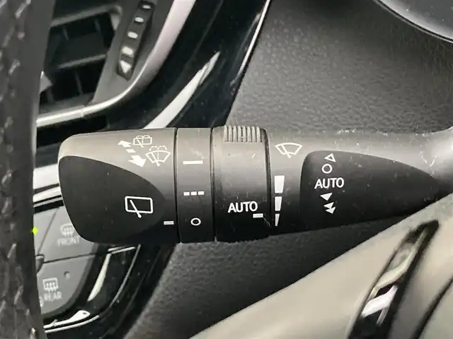 トヨタ Ｃ－ＨＲ G モード ネロ 香川県 2019(平31)年 5.6万km ブラックマイカ 登録時走行距離：55714km/純正SDナビゲーション/【AM/FM/フルセグ/Bluetooth/HDMI/CD/DVD】/トヨタセーフティセンス/→プリクラッシュセーフティシステム/→LDA（レーンディパーチャーアラート）/→レーダークルーズコントロール/→AHB（オートハイビーム）/シートヒーター（前席）/コーナーセンサー（前後）/ビルトインETC/LEDオートライト/LEDフォグランプ/オートホールド付きブレーキ/ドライブレコーダー/純正18インチアルミホイール/純正フロアマット/スペアキー/スマートキー/プッシュスタート