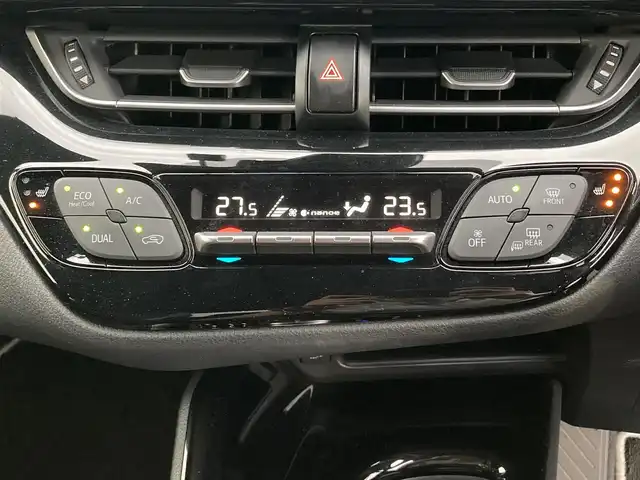 トヨタ Ｃ－ＨＲ G モード ネロ 香川県 2019(平31)年 5.6万km ブラックマイカ 登録時走行距離：55714km/純正SDナビゲーション/【AM/FM/フルセグ/Bluetooth/HDMI/CD/DVD】/トヨタセーフティセンス/→プリクラッシュセーフティシステム/→LDA（レーンディパーチャーアラート）/→レーダークルーズコントロール/→AHB（オートハイビーム）/シートヒーター（前席）/コーナーセンサー（前後）/ビルトインETC/LEDオートライト/LEDフォグランプ/オートホールド付きブレーキ/ドライブレコーダー/純正18インチアルミホイール/純正フロアマット/スペアキー/スマートキー/プッシュスタート