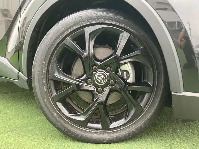 トヨタ Ｃ－ＨＲ G モード ネロ 香川県 2019(平31)年 5.6万km ブラックマイカ 登録時走行距離：55714km/純正SDナビゲーション/【AM/FM/フルセグ/Bluetooth/HDMI/CD/DVD】/トヨタセーフティセンス/→プリクラッシュセーフティシステム/→LDA（レーンディパーチャーアラート）/→レーダークルーズコントロール/→AHB（オートハイビーム）/シートヒーター（前席）/コーナーセンサー（前後）/ビルトインETC/LEDオートライト/LEDフォグランプ/オートホールド付きブレーキ/ドライブレコーダー/純正18インチアルミホイール/純正フロアマット/スペアキー/スマートキー/プッシュスタート