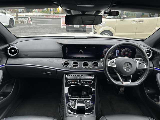 メルセデス・ベンツ Ｅ２００ SW アバンギャルド スポーツ 東京都 2018(平30)年 2.5万km ダイヤモンドホワイト レザーパッケージ/レーダーセーフティパッケージ/ナッパ革シート/エアバランスパッケージ/Burmesterサラウンドサウンドシステム/純正HDDナビ/360度カメラシステム/アクティブパーキングアシスト/アクティブディスタンスディストロニック/アクティブレーンチェンジアシスト/アクティブエマージェンシーストップアシスト/アクティブブラインドスポットアシスト/アクティブレーンキーピングアシスト/ステアリングパイロット/アクティブブレーキアシスト/緊急回避補助システム/トラフィックサインアシスト/パワーバックドア/マルチビームLEDヘッドライト/アダプティブハイビームアシストプラス/純正19インチアルミホイール/ブラッシュアッシュ木目調インパネ加飾/革巻きステアリングホイール/ステンレス製ペダル/メモリー付きパワーシート/シートヒーター/前後ドライブレコーダー/ETC2.0/パドルシフト/ステアリングスイッチ/プッシュスタート/電動格納ミラー/フロアマット/保証書/取扱説明書/スペアキー