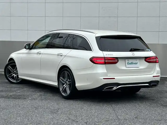 メルセデス・ベンツ Ｅ２００ SW アバンギャルド スポーツ 東京都 2018(平30)年 2.5万km ダイヤモンドホワイト レザーパッケージ/レーダーセーフティパッケージ/ナッパ革シート/エアバランスパッケージ/Burmesterサラウンドサウンドシステム/純正HDDナビ/360度カメラシステム/アクティブパーキングアシスト/アクティブディスタンスディストロニック/アクティブレーンチェンジアシスト/アクティブエマージェンシーストップアシスト/アクティブブラインドスポットアシスト/アクティブレーンキーピングアシスト/ステアリングパイロット/アクティブブレーキアシスト/緊急回避補助システム/トラフィックサインアシスト/パワーバックドア/マルチビームLEDヘッドライト/アダプティブハイビームアシストプラス/純正19インチアルミホイール/ブラッシュアッシュ木目調インパネ加飾/革巻きステアリングホイール/ステンレス製ペダル/メモリー付きパワーシート/シートヒーター/前後ドライブレコーダー/ETC2.0/パドルシフト/ステアリングスイッチ/プッシュスタート/電動格納ミラー/フロアマット/保証書/取扱説明書/スペアキー
