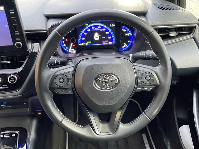 トヨタ カローラツーリング ハイブリッド ダブルバイビー 新潟県 2022(令4)年 3.3万km スパークリングブラックパールクリスタルシャイン 純正ナビ/(CD/DVD/Bluetooth/Miracast)/バックカメラ/トヨタセーフティセンス/・プリクラッシュセーフティー/・レーンディパーチャーアラート/・パーキングサポートブレーキ/・前後コーナーセンサー/・レーダークルーズコントロール/・オートマチックハイビーム/ブラインドスポットモニター/ハーフレザーシート/D/N席シートヒーター/ステアリングスイッチ/ステアリングヒーター/LEDオートライト/オートハイビーム/純正フロアマット/純正ドアバイザー/スマートキー/プッシュスタート/ビルトインETC/取扱説明書/保証書