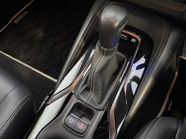 トヨタ カローラツーリング ハイブリッド ダブルバイビー 新潟県 2022(令4)年 3.3万km スパークリングブラックパールクリスタルシャイン 純正ナビ/(CD/DVD/Bluetooth/Miracast)/バックカメラ/トヨタセーフティセンス/・プリクラッシュセーフティー/・レーンディパーチャーアラート/・パーキングサポートブレーキ/・前後コーナーセンサー/・レーダークルーズコントロール/・オートマチックハイビーム/ブラインドスポットモニター/ハーフレザーシート/D/N席シートヒーター/ステアリングスイッチ/ステアリングヒーター/LEDオートライト/オートハイビーム/純正フロアマット/純正ドアバイザー/スマートキー/プッシュスタート/ビルトインETC/取扱説明書/保証書