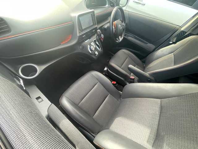 トヨタ シエンタ G クエロ 静岡県 2018(平30)年 3.1万km クールボルドーガラスフレーク ワンオーナー/純正ナビ【NSCD-W66】/(BT/CD/AM/FM/フルセグTV)/両側パワースライドドア/衝突軽減ブレーキ/ハーフレザーシート/バックカメラ/ビルトインＥＴＣ/LEDヘッドライト/オートハイビーム/純正フロアマット/保証書/取扱説明書