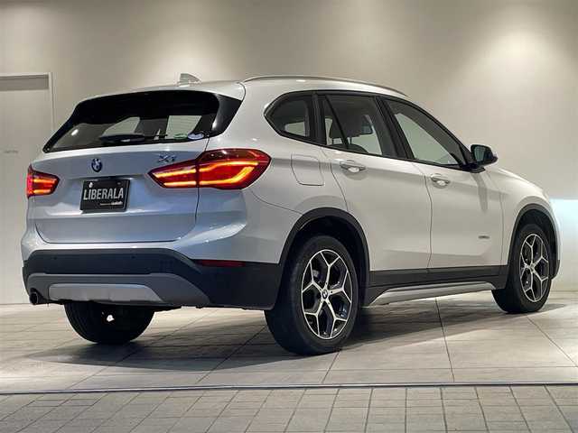 ＢＭＷ Ｘ１ sDrive 18i Xライン 愛知県 2017(平29)年 2.3万km パール ｉＤｒｉｖｅＨＤＤナビ　/Ｂｌｕｅｔｏｏｔｈ　/バックカメラ　/ＣＤ／ＤＶＤ　/インテリジェントセーフティー　/オートライト　/ミラー型ＥＴＣ　/ヒルデセントコントロール　/コーナーセンサー　/パワーバックドア/シートヒーター/本革シート/プッシュスタート/アイドリングストップ/パワーバックドア/LEDヘッドライト