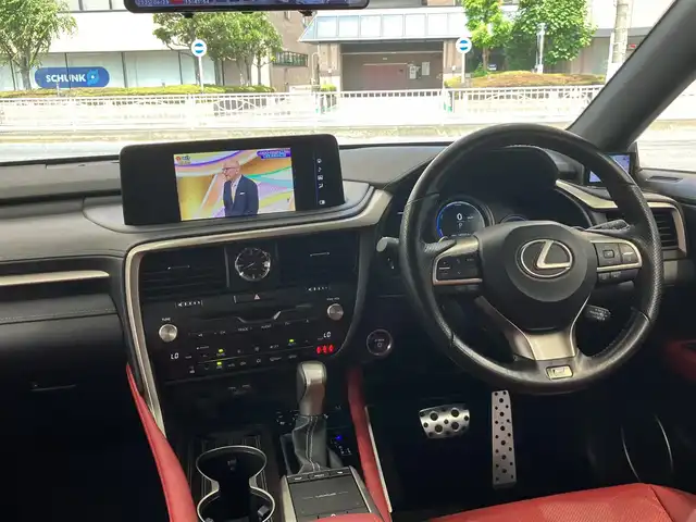 レクサス ＲＸ 450h Fスポーツ 東京都 2021(令3)年 5.9万km ホワイトノーヴァガラスフレーク セーフティシステムプラス/・プリクラッシュセーフティ/・レーントレーシングアシスト/・オートマチックハイビーム/・レーダークルーズコントロール/・ロードサインアシスト/・先行車発進告知機能/TRDエアロパーツ/4本出しマフラー/サンルーフ/ブラインドスポットモニター　BSM/ヘッドアイディスプレイ HUD/純正SDナビ/（TV DVD BT USB端子 Apple CarPlay AndroidAuto)/バックカメラ/パドルシフト/赤皮シート　シートヒーター・エアーシート/三眼LEDヘッドライト・フォグランプ/コーナーセンサー /スマートキー・カードキー/ビルトインETC/ドライブレコーダー/ステアリングヒーター/GPSレーダー/AC100V/保証書・取扱説明書・ディーラー記録簿