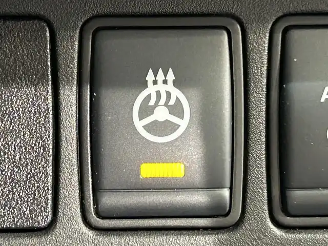 日産 セレナ ハイウェイスター V 愛知県 2021(令3)年 4.5万km アズライトブルー 純正９型ＳＤナビ　/（Bluetooth/フルセグTV/SD/CD・DVD再生）/アラウンドビューモニター　/プロパイロット　/両側パワースライドドア（ハンズフリー機能有）/ビルトインＥＴＣ　/シートヒーター　/ステアリングヒーター　/デジタルインナーミラー　/ドライブレコーダー　/ＵＳＢ接続/LEDヘッドライト/LEDフォグランプ/クリアランスソナー/後席サンバイザー/プッシュスタート/　　-スマートキー