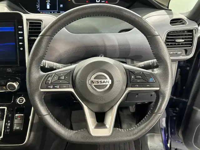 日産 セレナ ハイウェイスター V 愛知県 2021(令3)年 4.5万km アズライトブルー 純正９型ＳＤナビ　/（Bluetooth/フルセグTV/SD/CD・DVD再生）/アラウンドビューモニター　/プロパイロット　/両側パワースライドドア（ハンズフリー機能有）/ビルトインＥＴＣ　/シートヒーター　/ステアリングヒーター　/デジタルインナーミラー　/ドライブレコーダー　/ＵＳＢ接続/LEDヘッドライト/LEDフォグランプ/クリアランスソナー/後席サンバイザー/プッシュスタート/　　-スマートキー