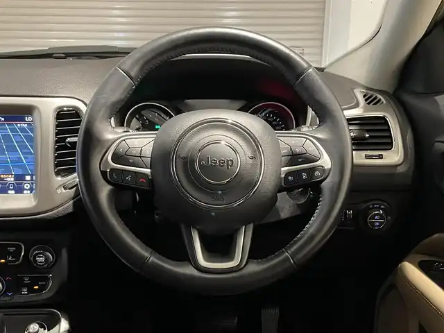 クライスラー・ジープ ジープ コンパス モハベサンドエディション 静岡県 2019(平31)年 4.7万km ベージュ 限定100台 /ACC LKA BSM /U-CONNECTナビ /AppleCarPlay /フルセグTV BT USB /革調シートカバー /純正1７インチAW /オートマチックハイビーム